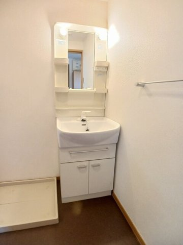 クイーンズ・コートの洗面所|忙しい朝には欠かせない洗面所です