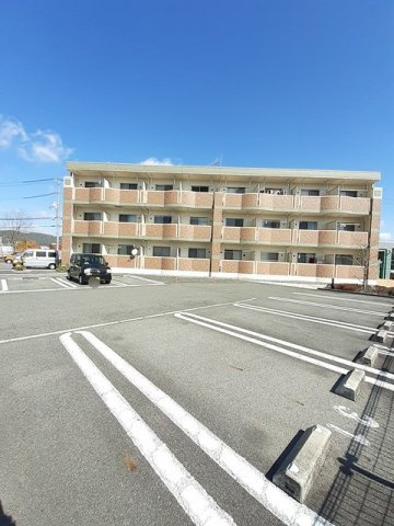 ルート　３３の駐車場|駐車スペースもあります