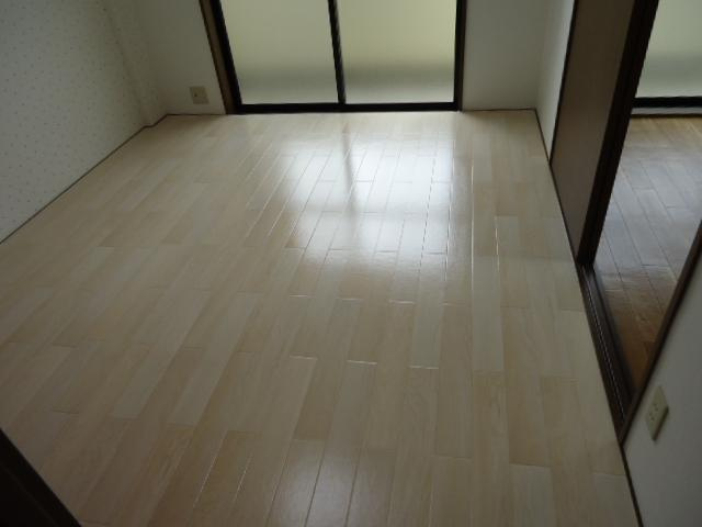 ロイヤルタムラひまわり館の内装|洋室
