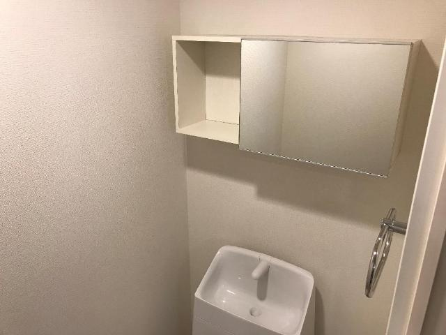 グレーシア草津のトイレ|トイレ収納棚