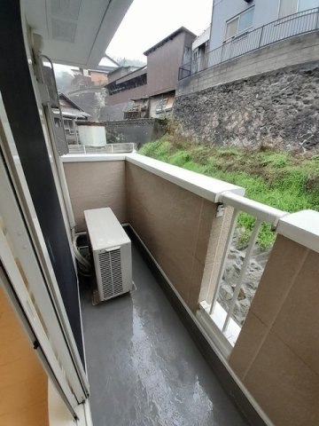 カレントのバルコニー|外からの目が気にならないバルコニーで洗濯物が干せます