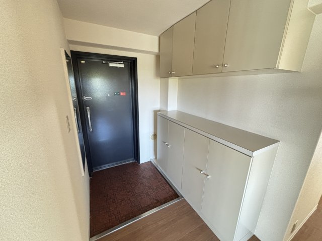収納豊富な玄関です★