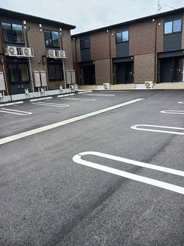 カーサ　グラシオッソ　祇園　Ｂの駐車場|車をお持ちの方に嬉しい駐車場付きの物件です