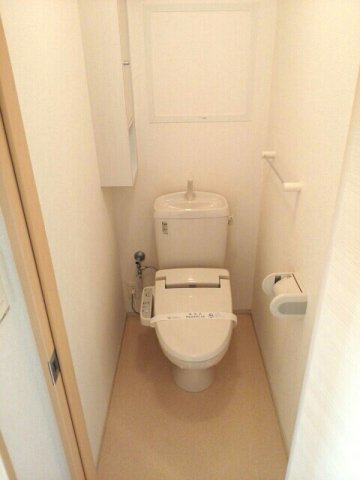 エテルノ　アロッジオⅠのトイレ|落ち着いた色調のトイレです