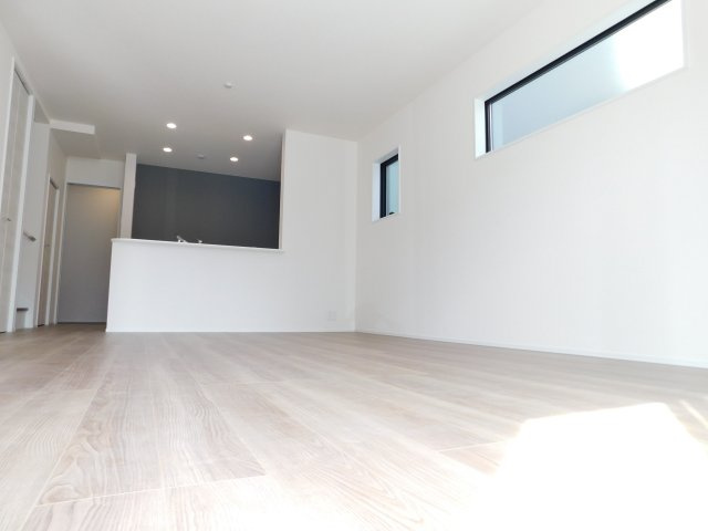 名古屋市南区南野２丁目の新築一戸建の居間・リビング|◇リビング◇　　南面で明るいリビング１６．０帖　リビングの様子が見渡せる対面キッチン♪