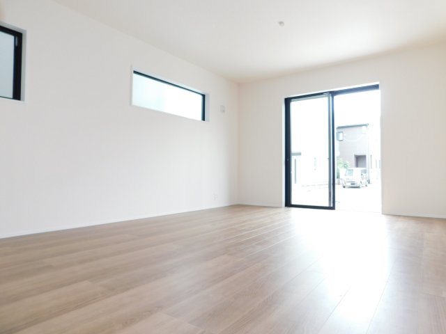 名古屋市南区南野２丁目の新築一戸建の居間・リビング|◇リビング◇　　南面で明るいリビング１６．０帖　心地の良い開放的な空間♪
