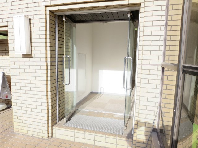 ＡＫＫビルのエントランス