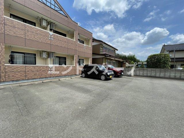 ガーデンヒルの駐車場|高崎、前橋のお部屋探しはエンドスケープまで！お客様の理想お聞かせ下さい♪