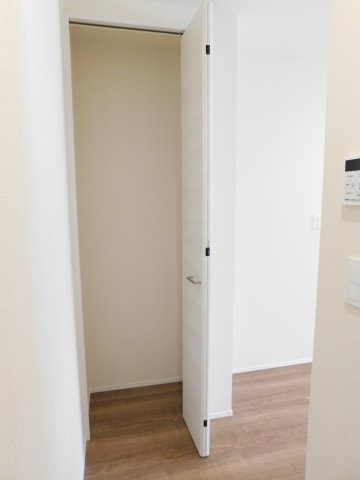 名古屋市南区南野２丁目の新築一戸建の収納|◇パントリー◇　　キッチン用品や日用品の収納に便利なパントリーとして利用できます♪　収納棚取付可