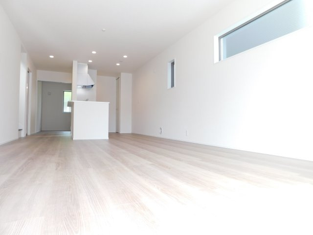名古屋市南区南野２丁目の新築一戸建の居間・リビング|◇リビング◇　　南面で明るく広いリビング１８．７帖　洋室と続き間で２２．７帖の広々空間になります♪