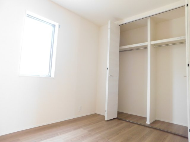 名古屋市南区南野２丁目の新築一戸建の洋室|◇１階洋室◇　　明るい洋室４．０帖　全居室収納完備！　お子様の遊び場やお昼寝スペースに最適です♪

