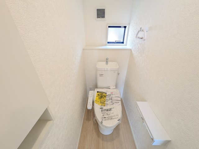 下妻市鬼怒第7　1号棟のトイレ|少ない水でもパワフルに洗浄する節水設計。清潔さと機能性を両立させた、毎日気持ち良く使えるトイレ空間です。
