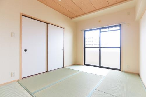 ルミエール諸岡の和室