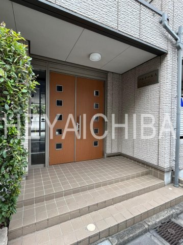 アルテールA棟のエントランス