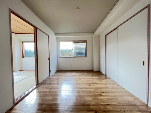 丸矢マンションの寝室