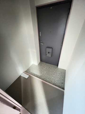 丸矢マンションの玄関