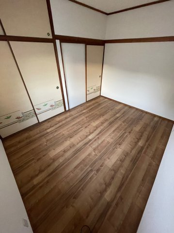 鳴神戸建　115-21の洋室