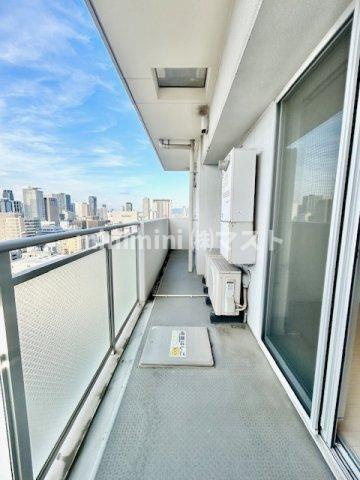 クロスレジデンス大阪新町のバルコニー