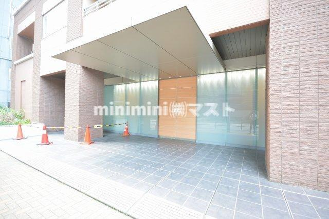 クロスレジデンス大阪新町のエントランス