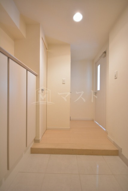 クロスレジデンス大阪新町の玄関
