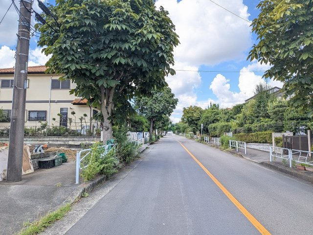 八王子市　北野台　新築一戸建ての前面道路含む現地写真|～全面12ｍ道路に面しています～