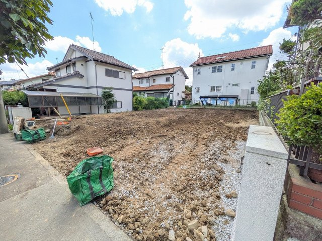 八王子市　北野台　新築一戸建ての駐車場|～並列2台駐車可能カースペース～