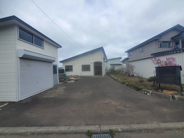 紋別市落石町３丁目３３番１８号の駐車場