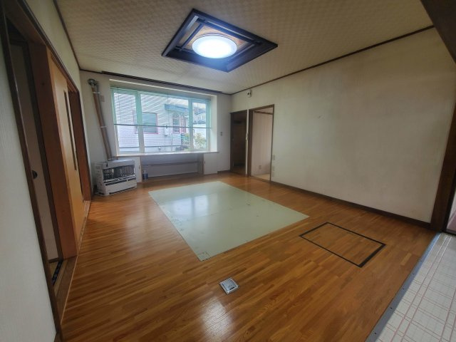 紋別市落石町３丁目３３番１８号の居間・リビング