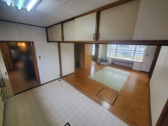紋別市落石町３丁目３３番１８号の居間・リビング