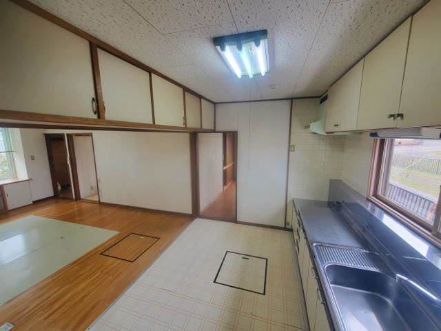 紋別市落石町３丁目３３番１８号の居間・リビング