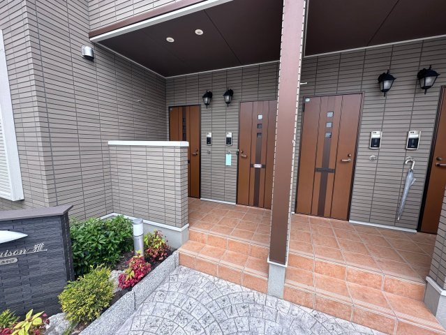 藤井寺市惣社１丁目のアパートのエントランス