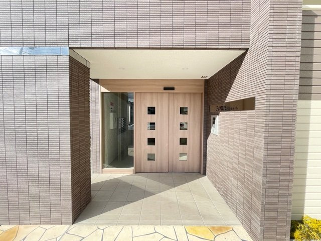 松原市田井城４丁目の賃貸マンションのエントランス