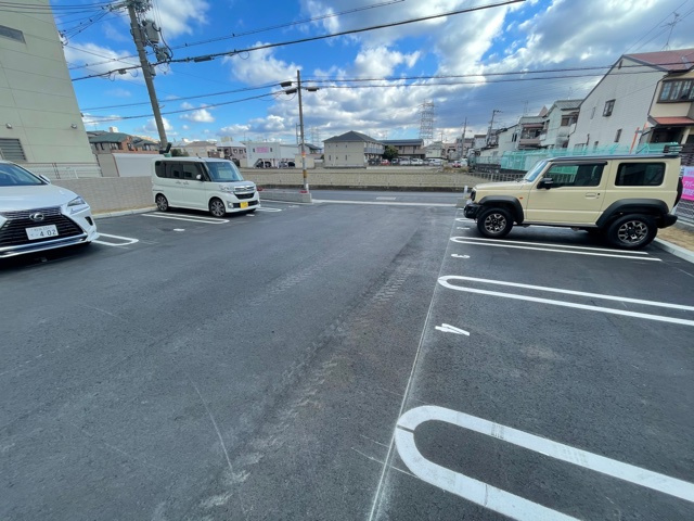 松原市田井城４丁目の賃貸マンションの駐車場