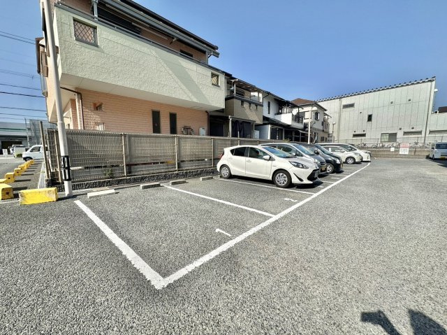 松原市岡２丁目の賃貸マンションの駐車場