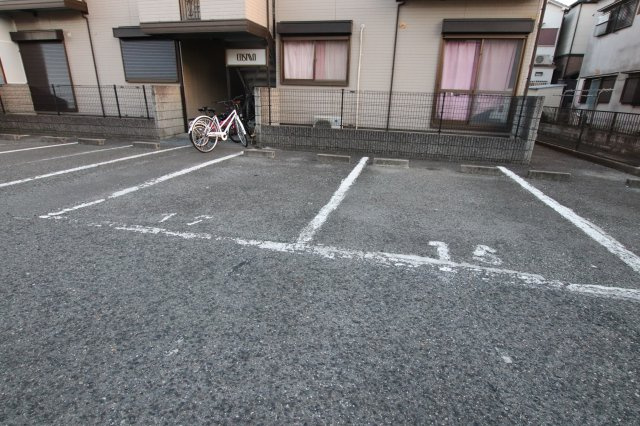 グローリーハイツの駐車場