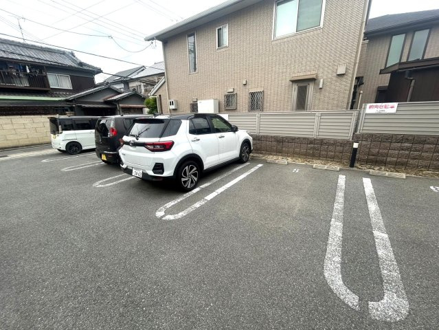 藤井寺市大井３丁目のアパートの駐車場