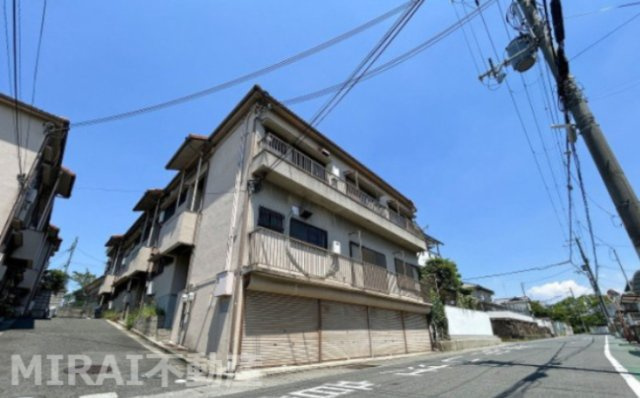ハイコーポ羽曳が丘１号棟の外観