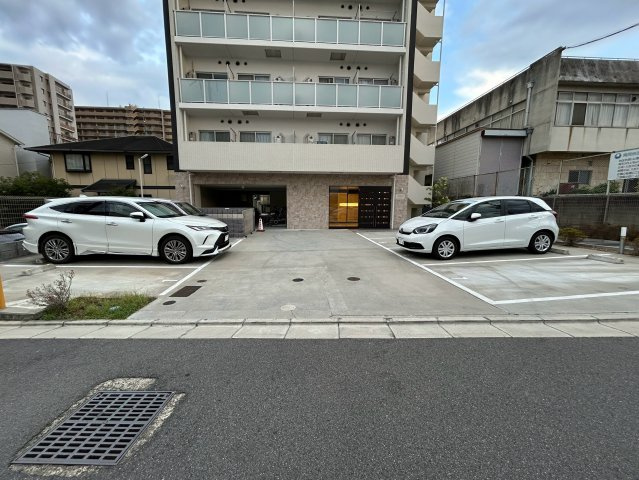 藤井寺市岡１丁目の賃貸マンションの駐車場