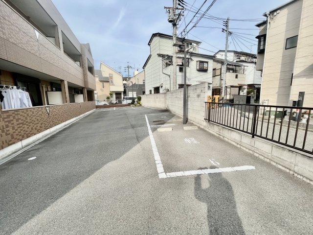松原市天美西５丁目の賃貸マンションの駐車場