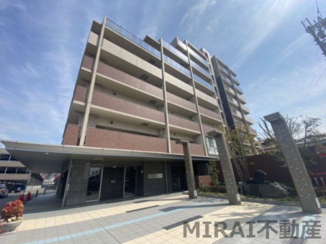 ライオンズ柏原駅前クラウンスクエアの外観