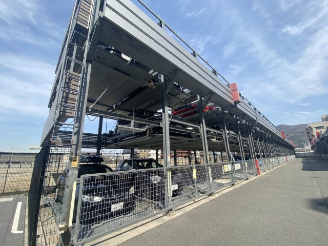 ライオンズ柏原駅前クラウンスクエアの駐車場