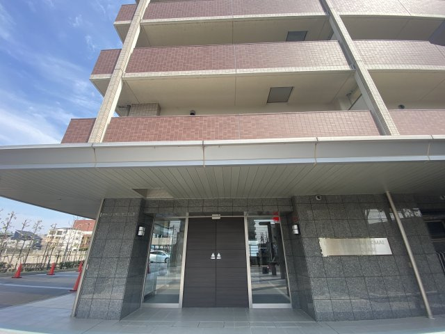 ライオンズ柏原駅前クラウンスクエアのエントランス