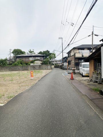「太陽光標準装備」高知市朝倉本町1丁目　新築建売2の前面道路含む現地写真