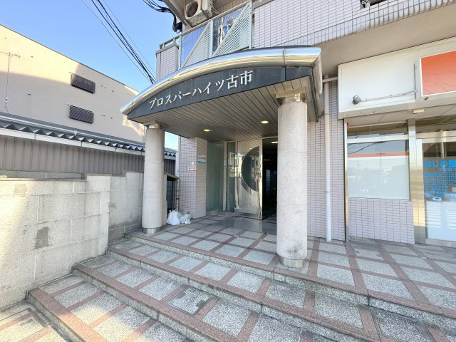 羽曳野市栄町の賃貸マンションのエントランス