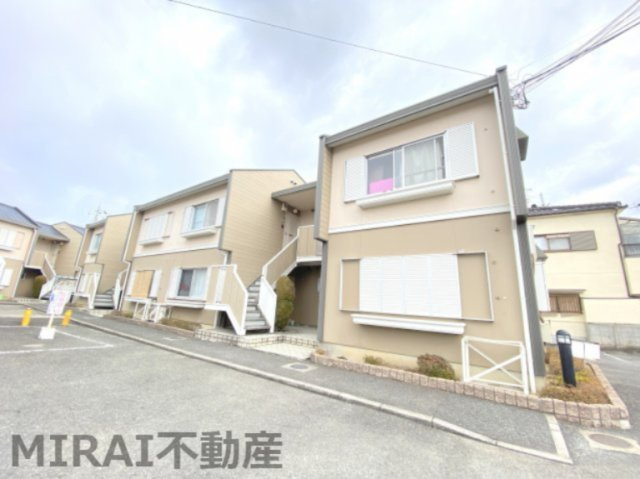 羽曳野市島泉６丁目のアパートの外観