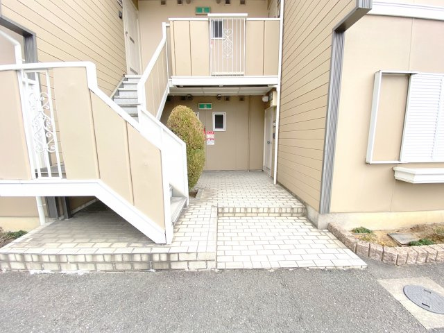 羽曳野市島泉６丁目のアパートのロビー