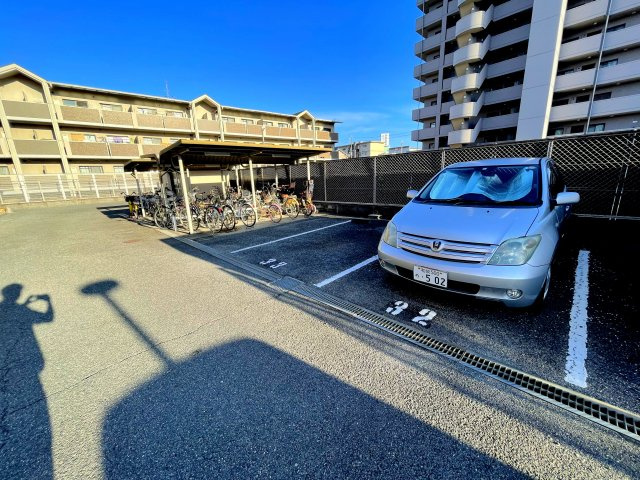 藤井寺市林２丁目の賃貸マンションの駐車場