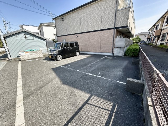サンライズ中野の駐車場