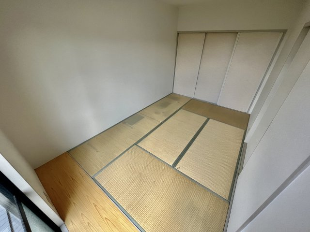 松原市立部２丁目のアパートの和室