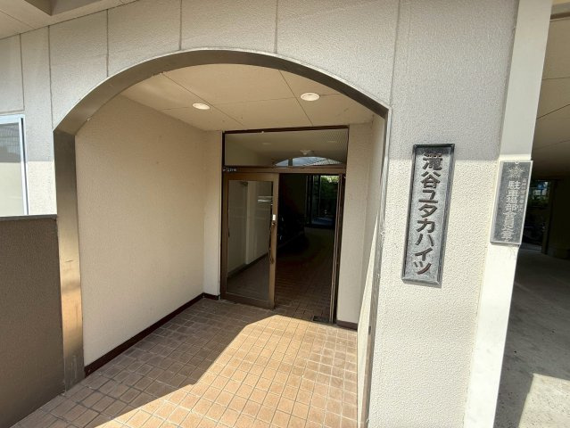 富田林市伏山３丁目の賃貸マンションのエントランス
